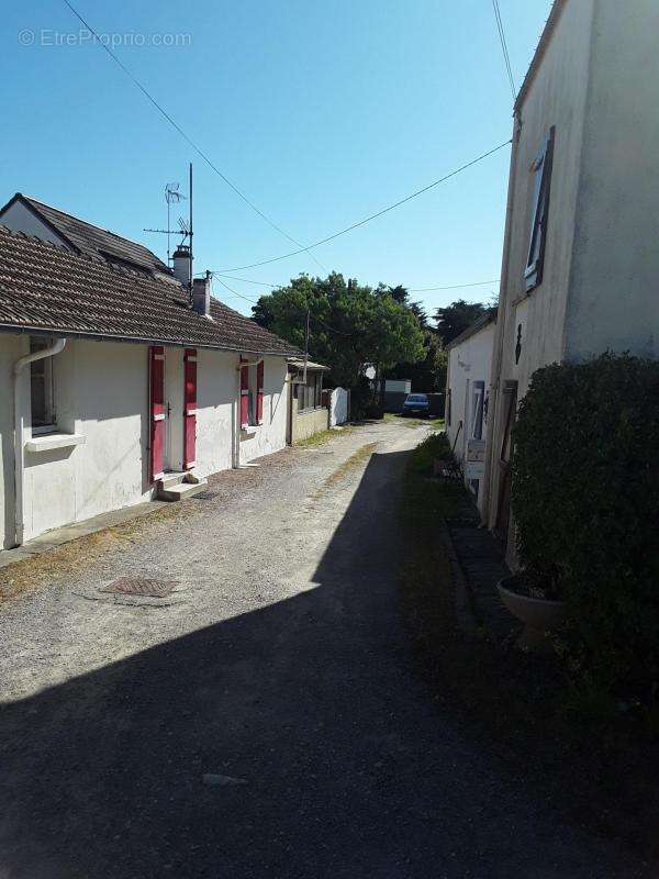 Jolie petite maison située à 840m du front de mer (plage  port Giraud).De 34,5m2 - photo 14