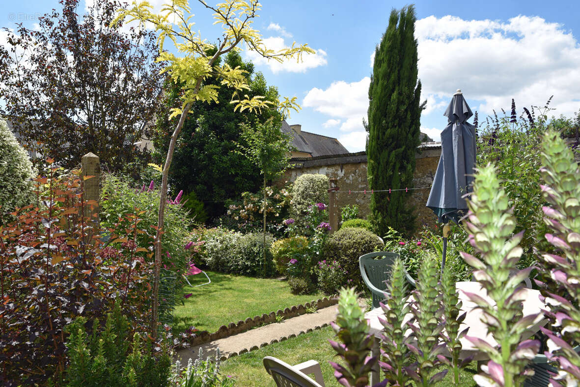 Maison à SAINT-MEEN-LE-GRAND