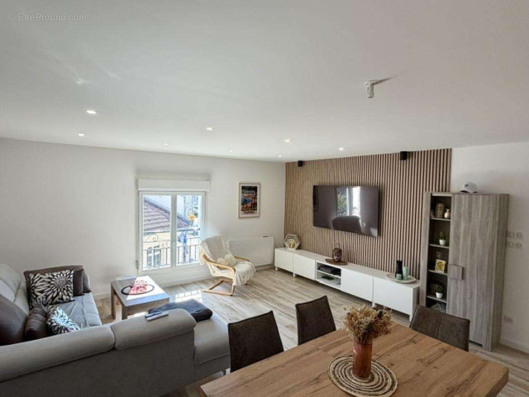 Appartement à LAY-SAINT-CHRISTOPHE