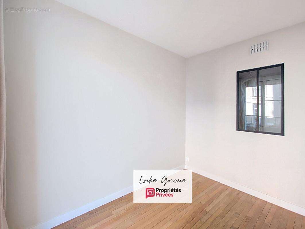 Perret 5 pieces rénové 100m² - vue hôtel de ville - double balcon - stationnement - photo 13