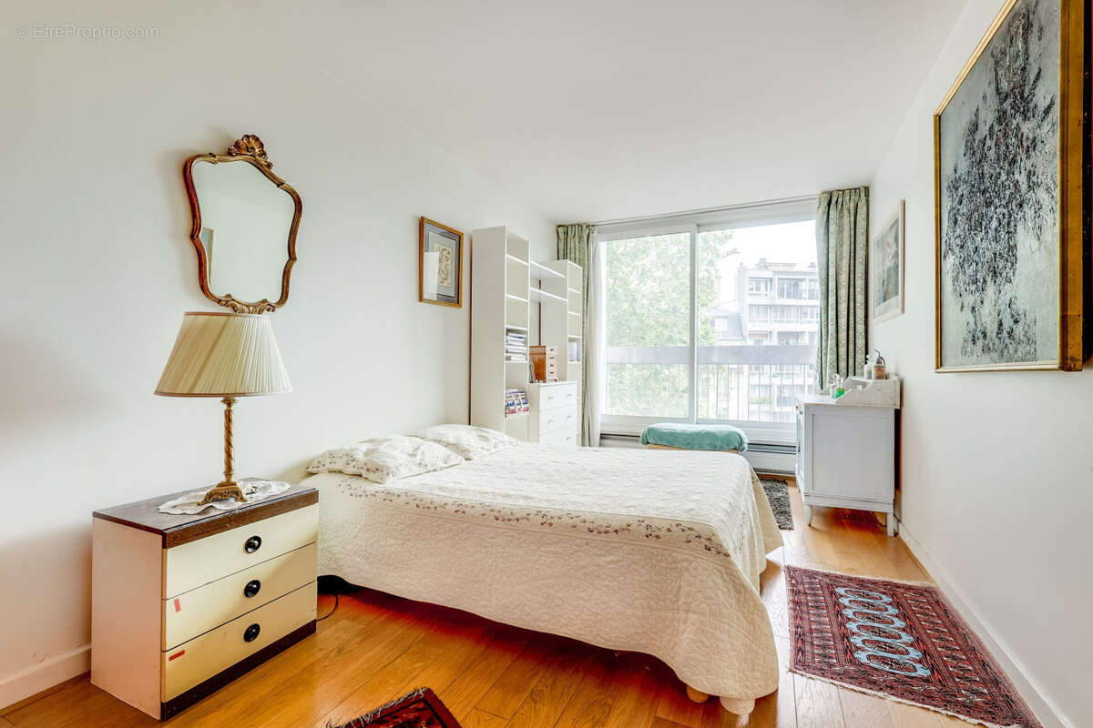 Appartement à PARIS-14E