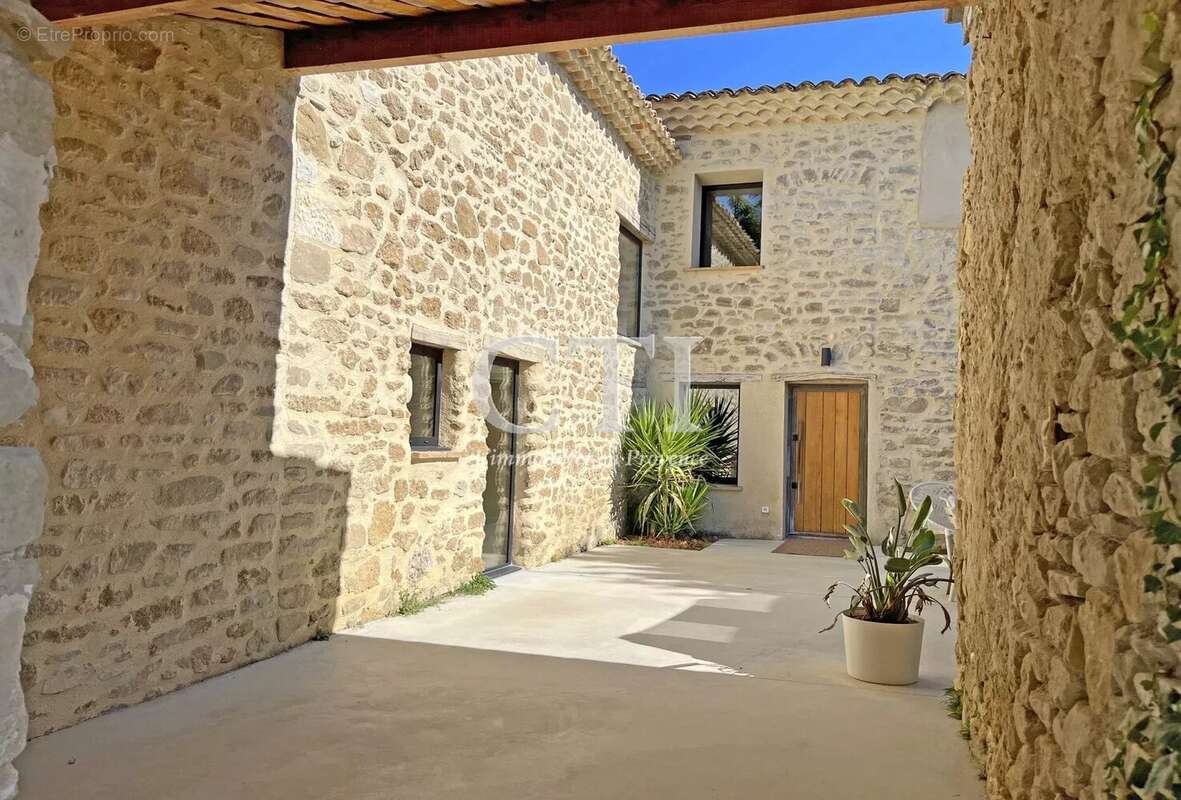 Maison à VAISON-LA-ROMAINE