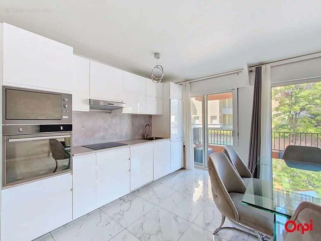 Appartement à ROQUEBRUNE-CAP-MARTIN