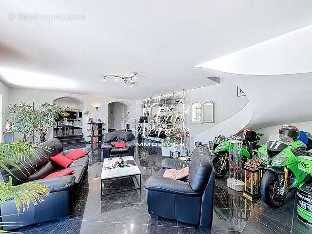 Maison à LE CANNET-DES-MAURES