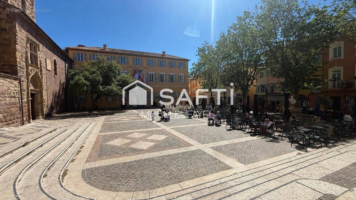 Photo 1 - Commerce à FREJUS