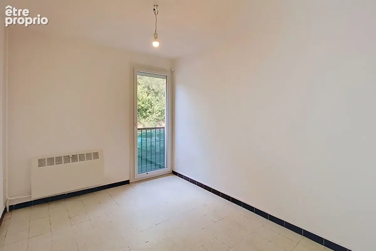 A VENDRE en EXCLUSIVITE à DRAGUIGNAN - Appartement T4 traversant et lumineux - 65m2 - photo 10
