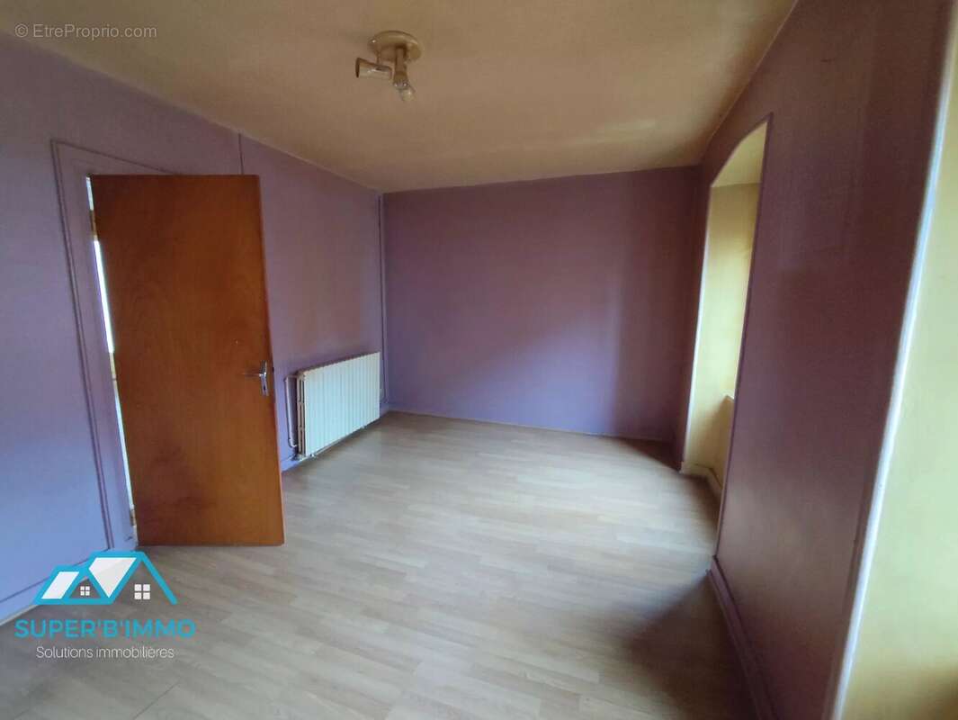 Appartement à SIAUGUES-SAINTE-MARIE
