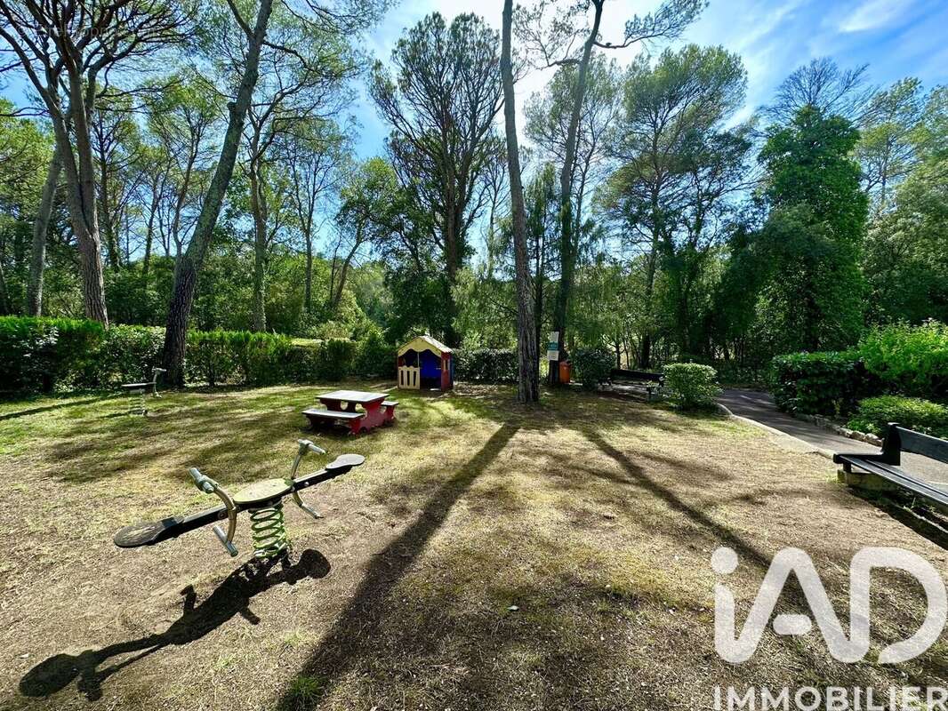 Photo 3 - Terrain à FREJUS