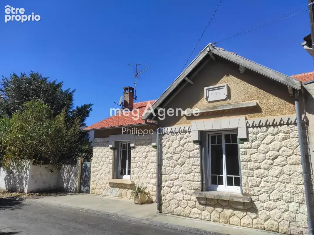 Maison à SAINT-JEAN-D'ANGELY