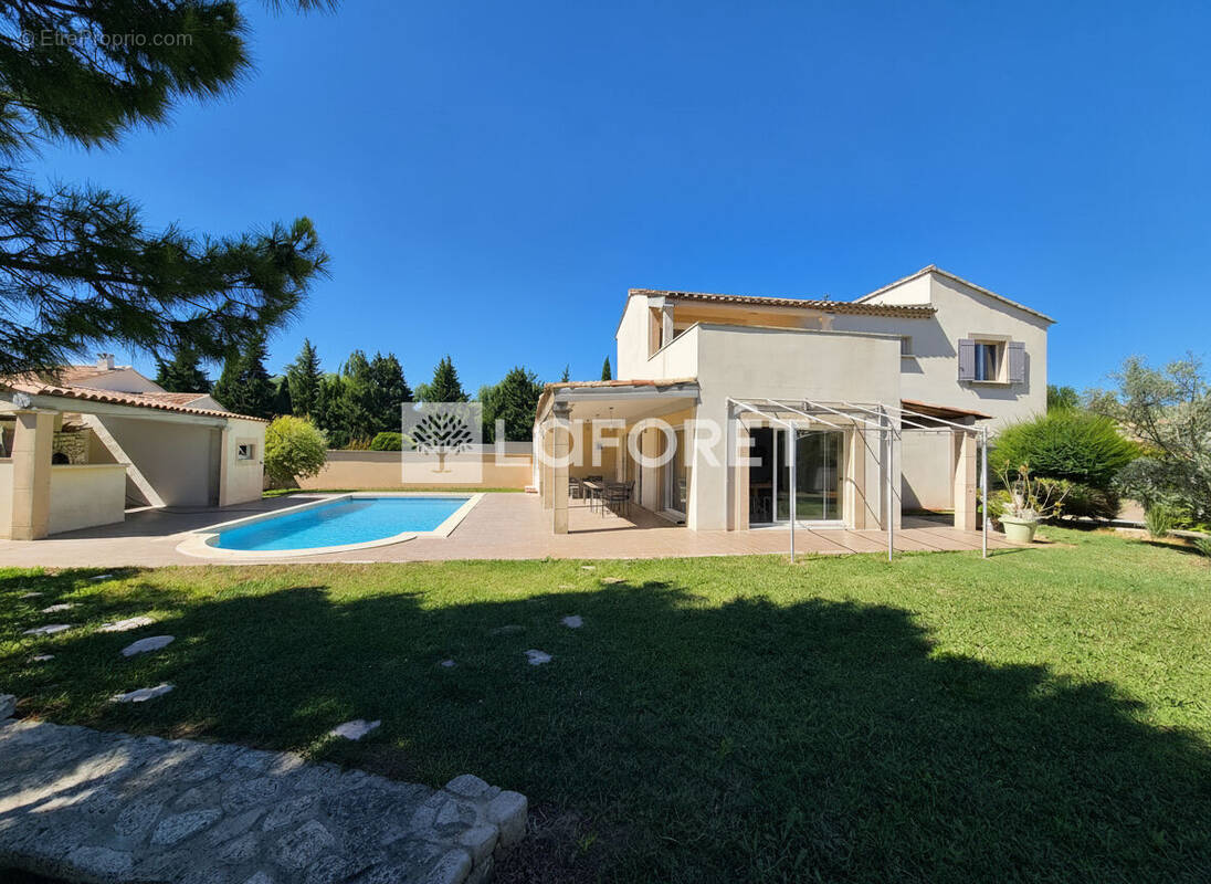 Maison à L'ISLE-SUR-LA-SORGUE