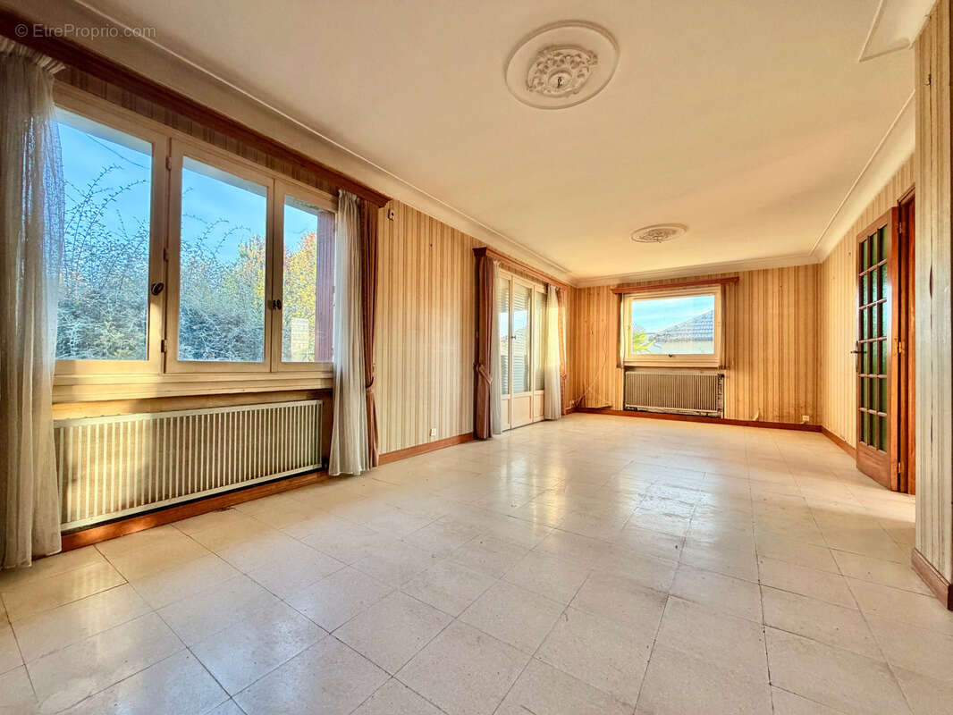 Maison à COLOMBELLES