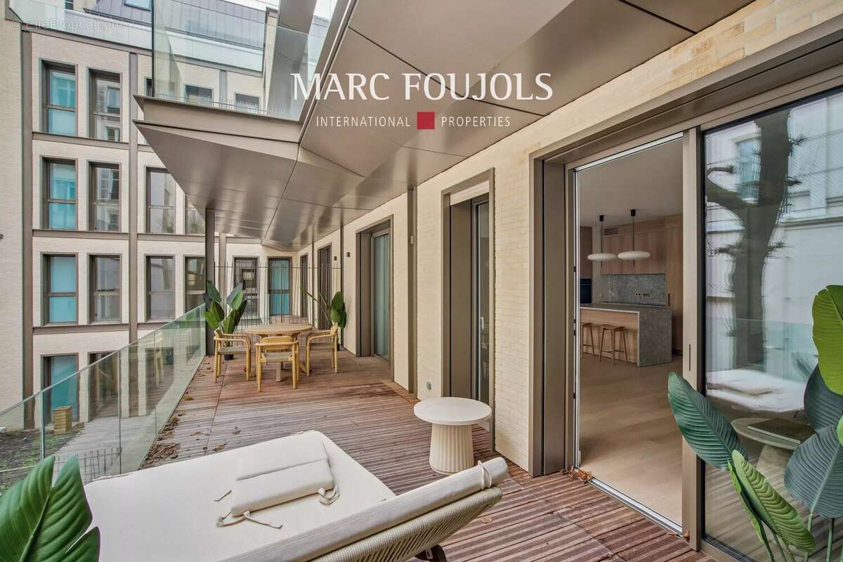 Appartement à PARIS-8E