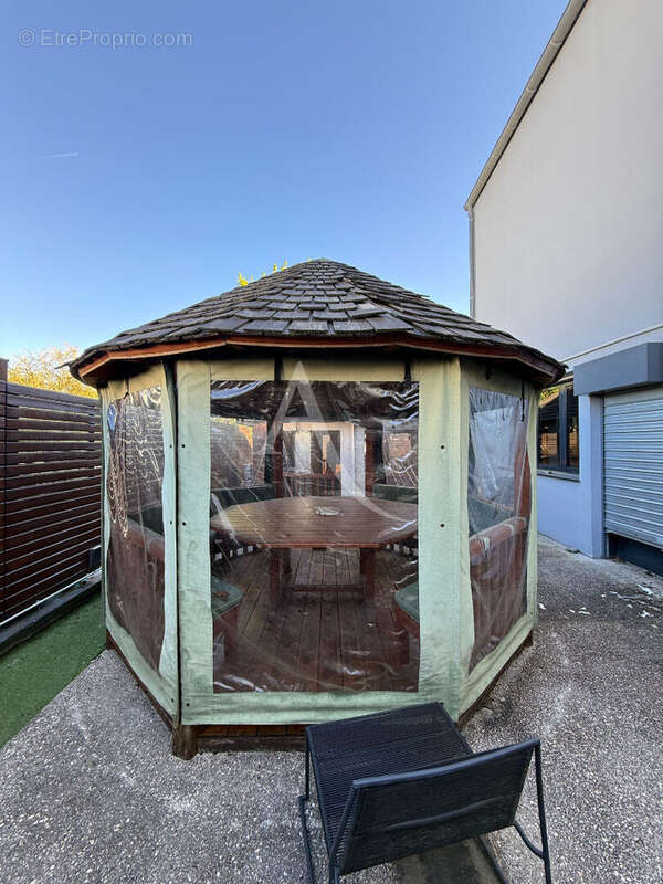 Commerce à VERRIERES-LE-BUISSON