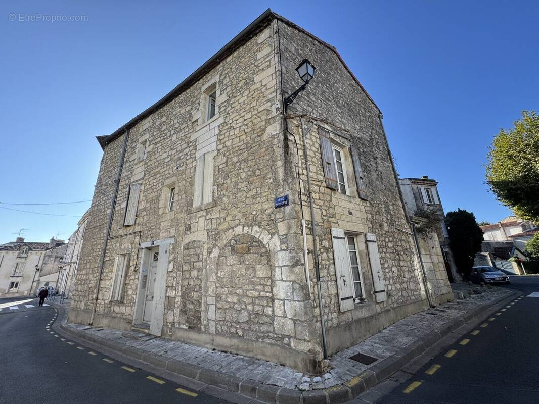 Appartement à SAINTES