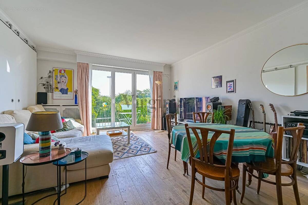 Appartement à CHARENTON-LE-PONT