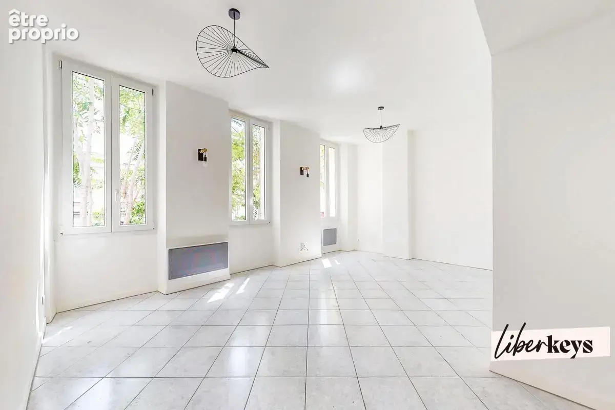  T2 43 m² – Séjour 21 m² – Dressing – Métro Chartreux - photo 4