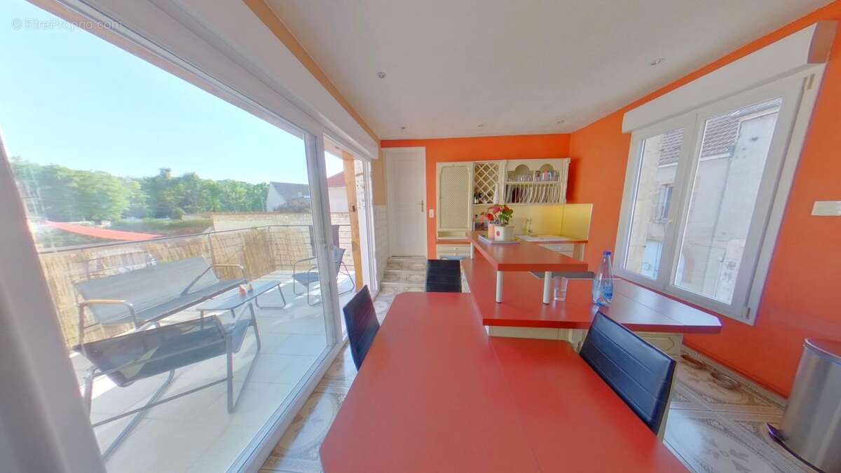 Appartement à AY