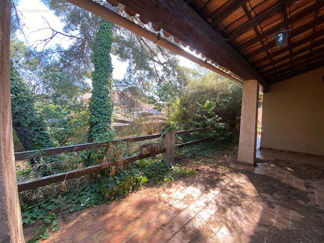 A VENDRE La Seyne Sur Mer Fabregas, VILLA  4 pièce(s) 111.5m2 de plain pied  AVEC GARAGE ET JARDIN - photo 2