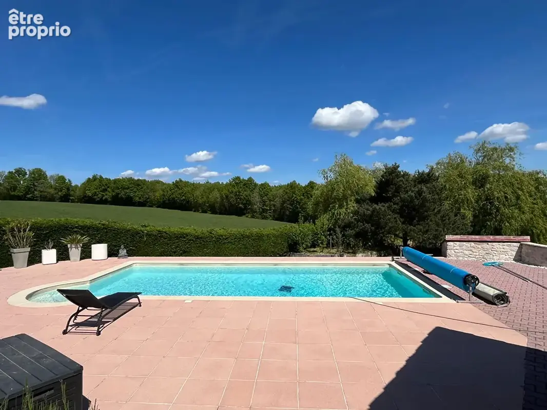 Charmante charentaise rénovée avec 4 chambres, piscine et vue dégagée - photo 4