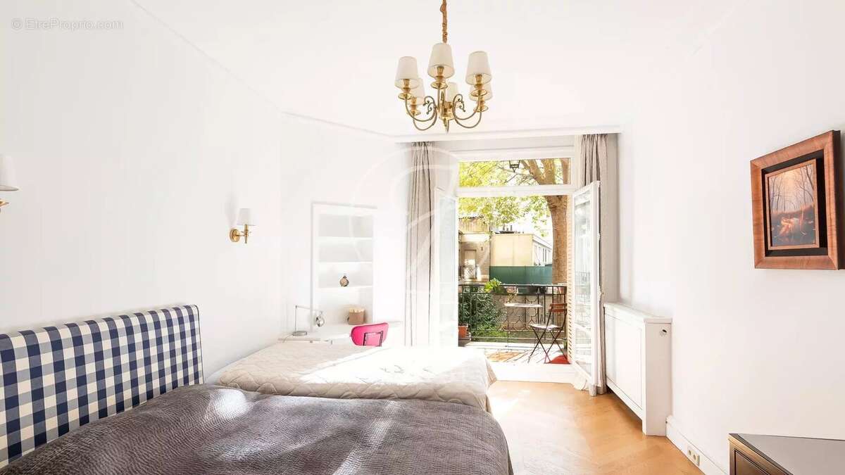 Appartement à PARIS-16E