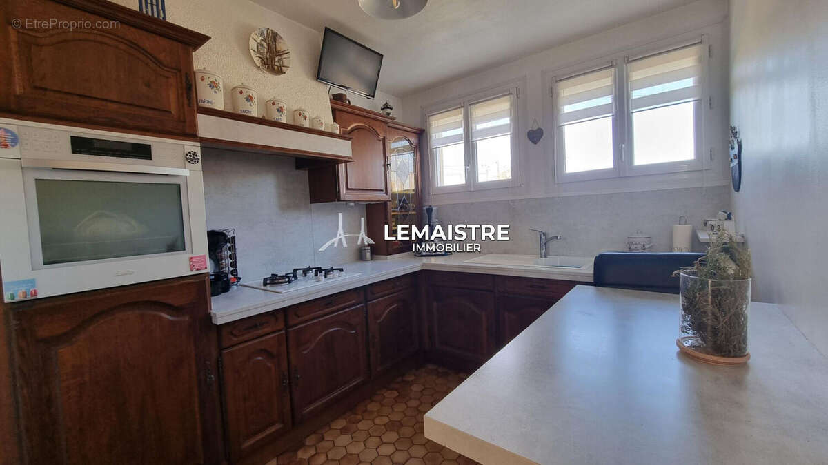 Maison à vendre - Sahurs - 97 m² - 4 chambres - Jardin / Sous-sol complet /  Grande Dépendance - photo 6