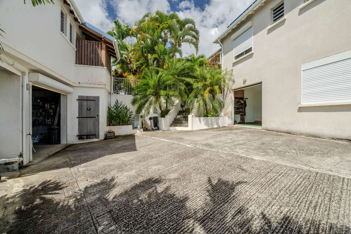 Maison à CAPESTERRE-BELLE-EAU