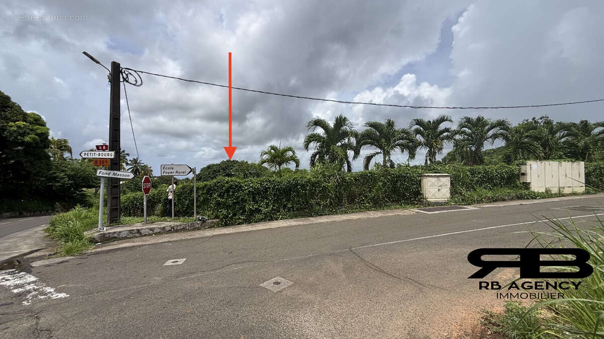 Terrain à RIVIERE-SALEE