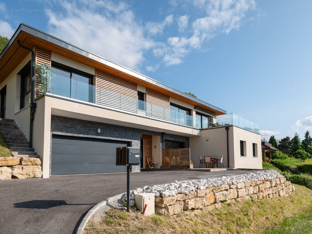 Maison à SAINT-JORIOZ