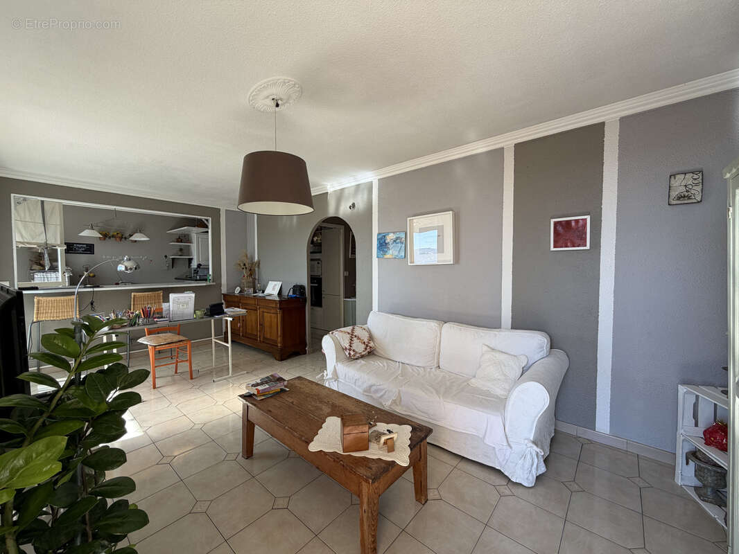 Appartement à CARROS