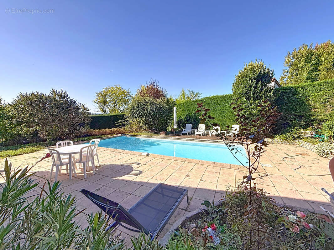 Maison à SAINT-GENIS-LES-OLLIERES