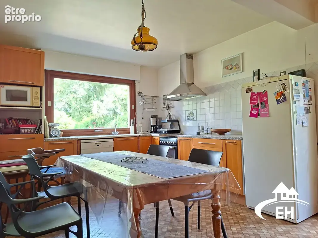 Maison d'architecte de 233 m² - Dépendance attenante de 60 m² - Terrain de 1 300 m² - photo 5