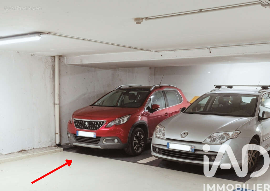 Photo 2 - Parking à PARIS-20E