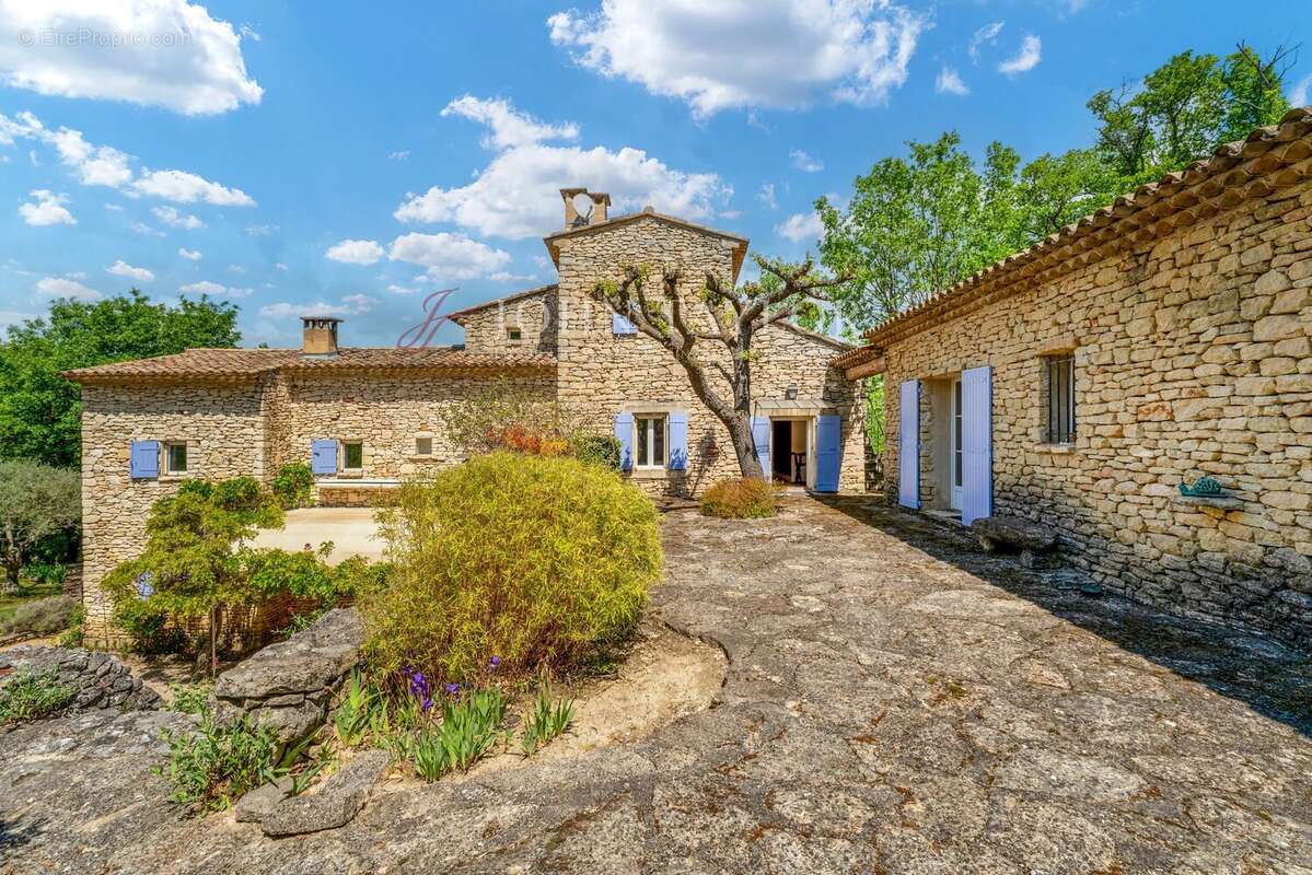 Maison à GORDES