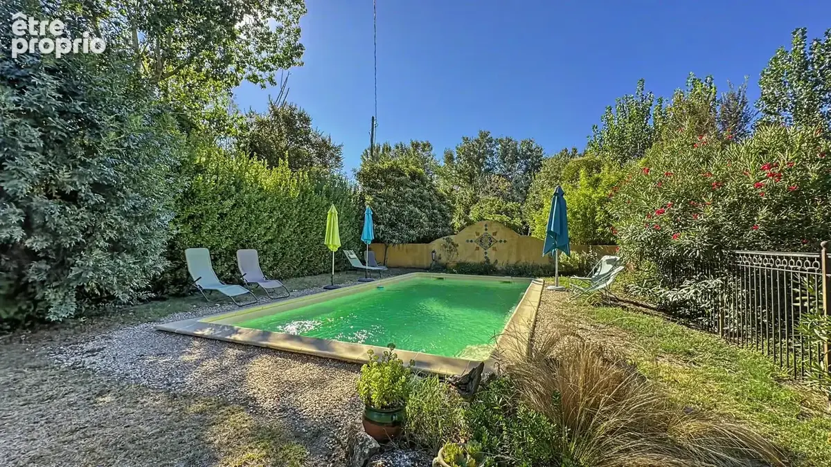 Mas en campagne d'Arles avec habitation familiale, deux gîtes, piscine, dépendances et grand jardin arboré - photo 6