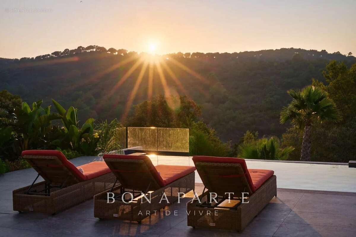 Saint-aygulf exclusivite : villa contemporaine neuve – position dominante – vue sur la forêt - photo 7