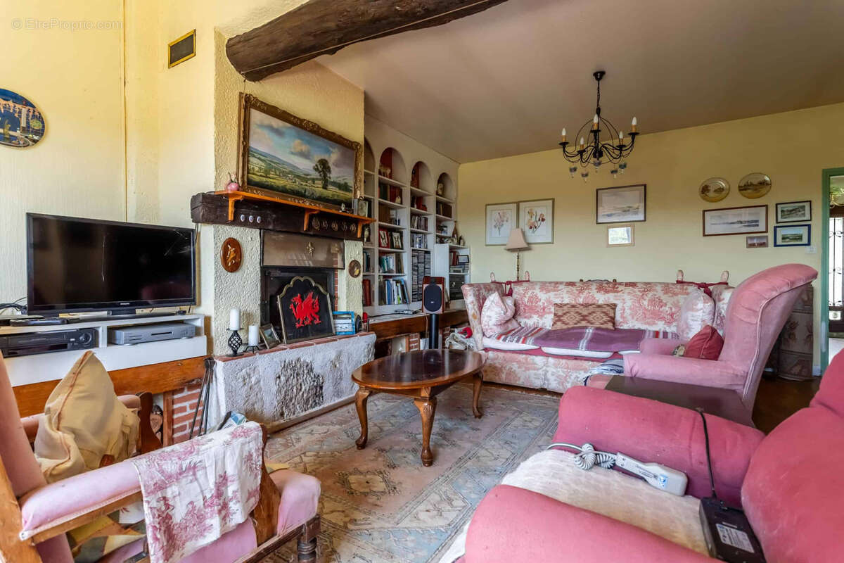 Country house with annexe, pool and land - photo 11