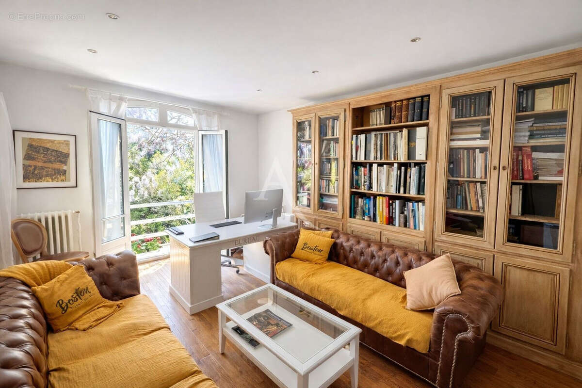 Maison à LE PERREUX-SUR-MARNE