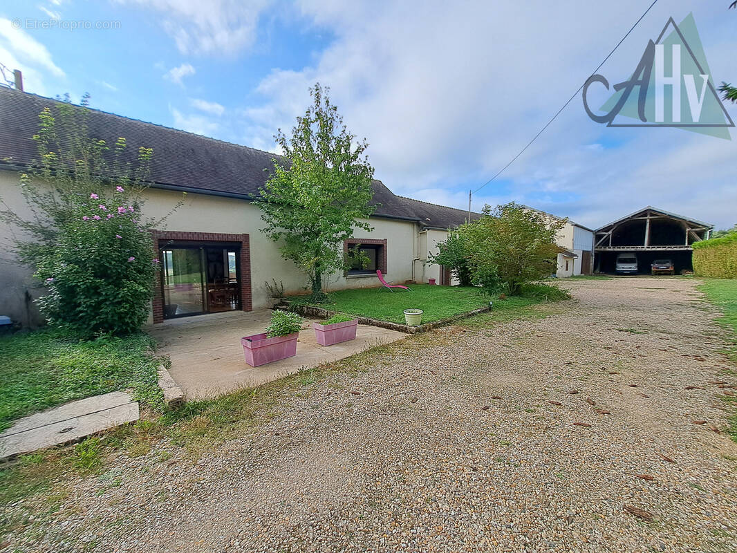 Maison à PONT-SUR-YONNE
