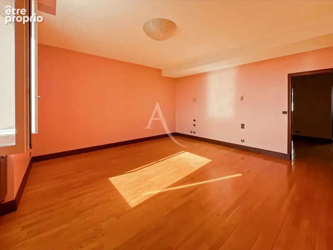 A VENDRE - Maison familiale de caractère au coeur de Penne-d'Agenais, avec piscine - photo 11