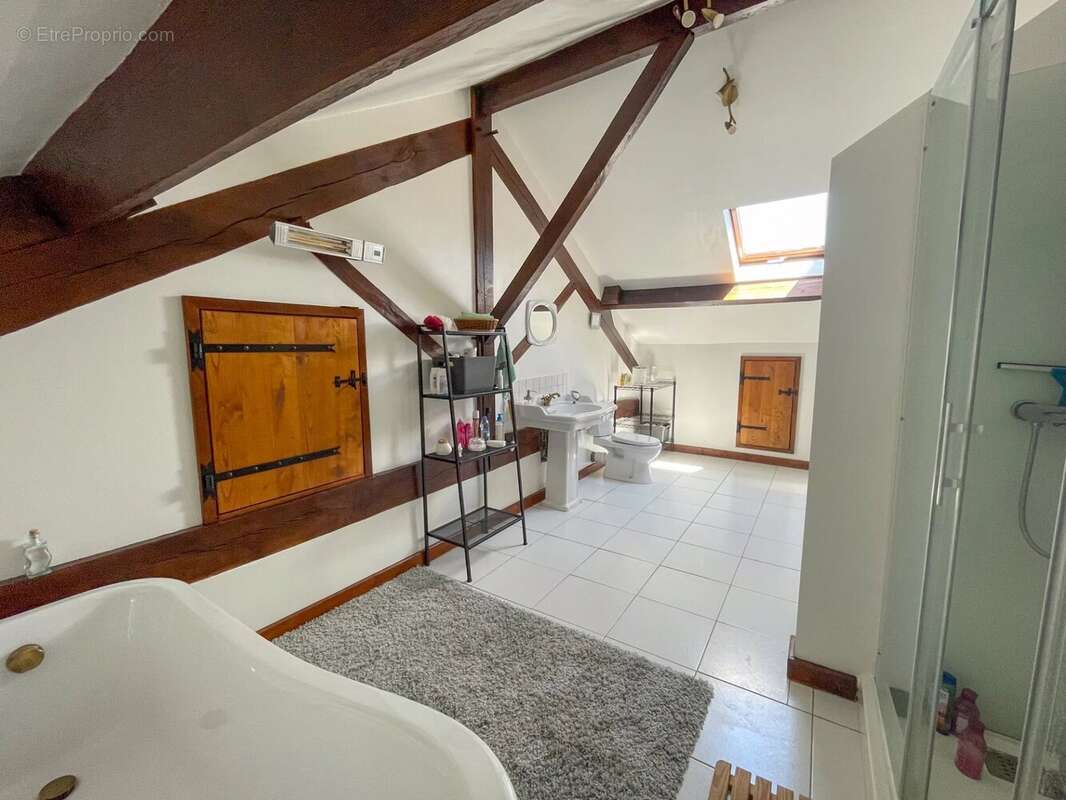 Belle maison sans voisins mais proche des commodités. - photo 16