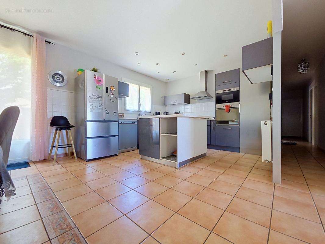 Maison - Plain Pied - 4 Chambres - Garage - Buanderie - Jardin - Piscine - photo 15