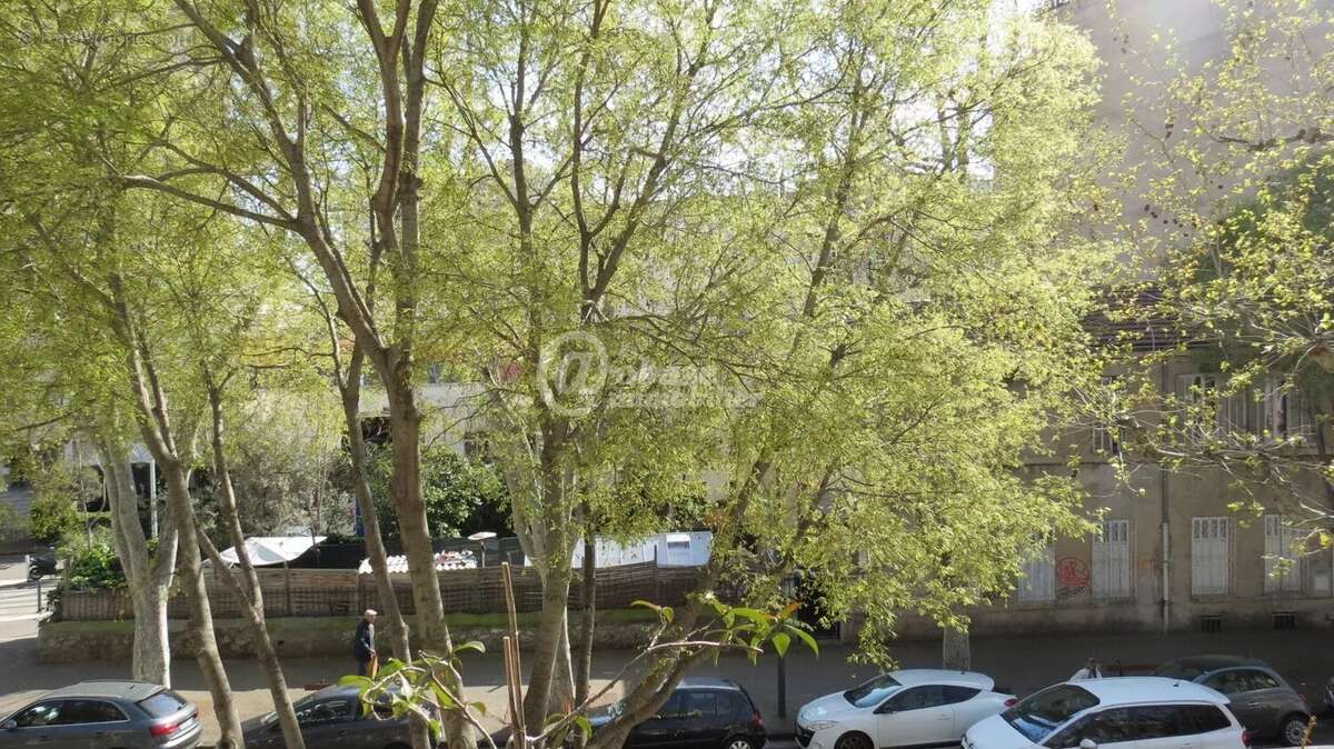 Appartement à MARSEILLE-5E