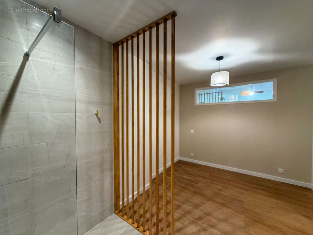 Appartement T2 entièrement rénové au centre ville de Saint Jean Pied de Port - photo 10