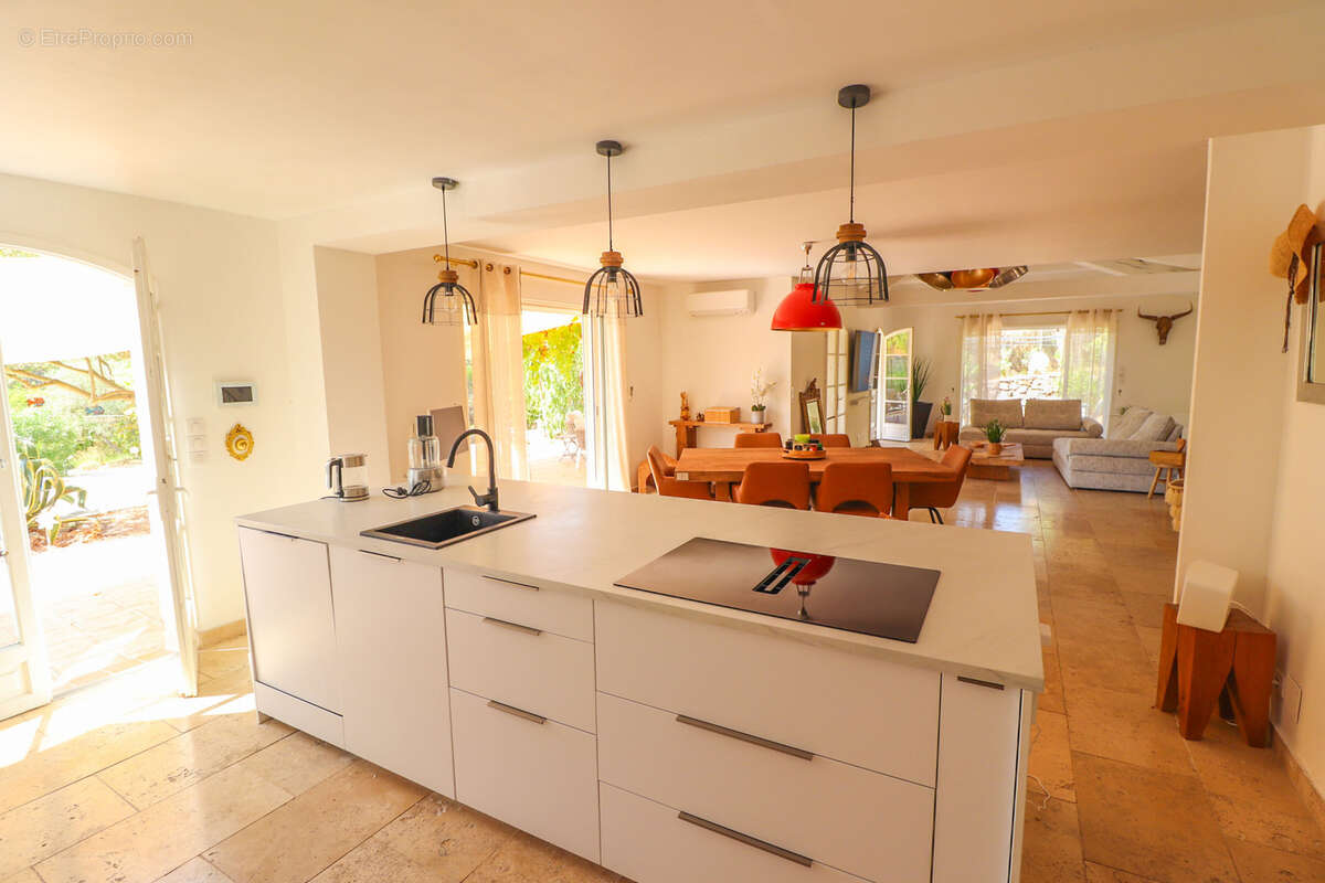 FLAYOSC PROPRIETE de 185M2 habitables avec 4 chambres, PISCINE sur plus de 4000m2 clos et paysagé - photo 12