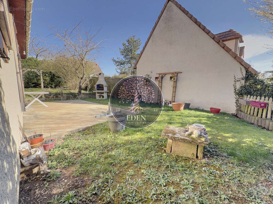 Maison à CHERISY