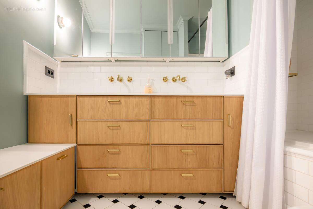 Appartement à PARIS-3E