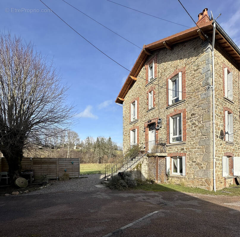 Maison à CELLES-SUR-DUROLLE