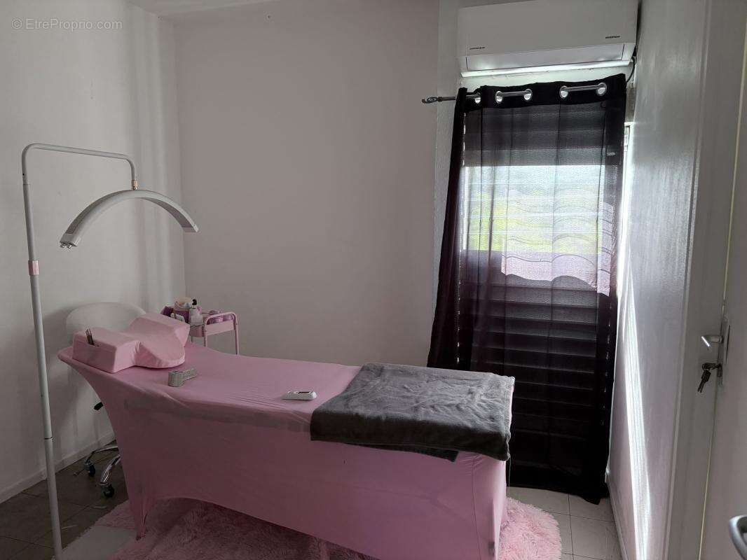 Appartement 55 m² à Les Abymes  - photo 7