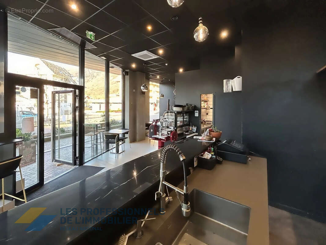 Commerce à CHALLES-LES-EAUX