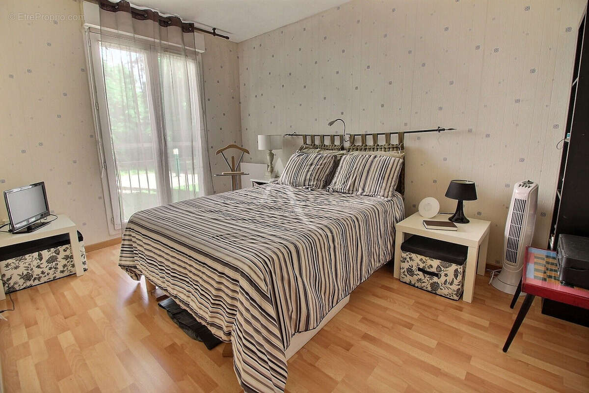 Appartement à L&#039;HAY-LES-ROSES